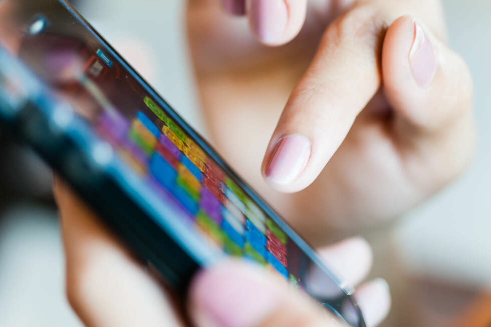 LOGG AV: Telefon og nettbrett stjeler mye familietid. LOGG AV: Telefon og nettbrett stjeler mye familietid.