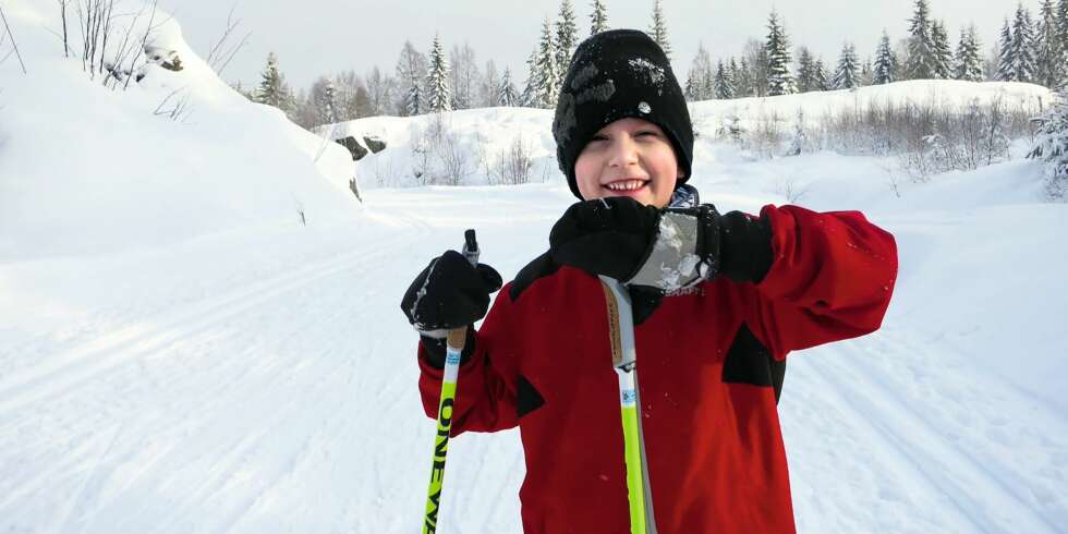 GLAD SKIGUTT: Her er Per midtveis på sin første tur på en mil – med et smil! Det skulle noen bomturer til før de knakk koden. GLAD SKIGUTT: Her er Per midtveis på sin første tur på en mil – med et smil! Det skulle noen bomturer til før de knakk koden.