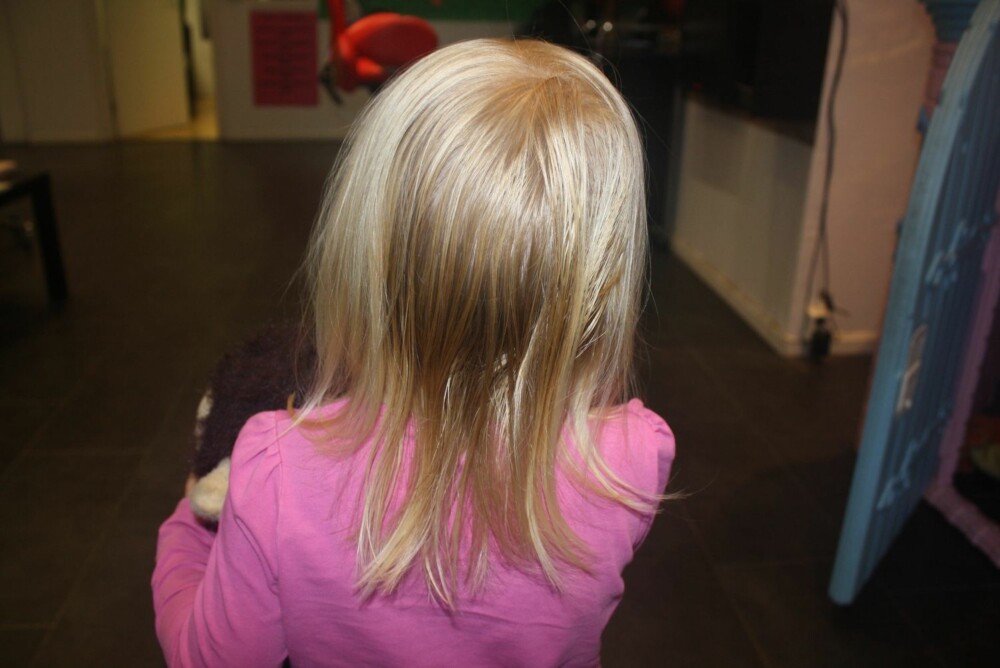 15. Slik ser håret ut bakfra etter klippen. 15. Slik ser håret ut bakfra etter klippen.