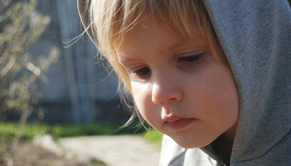 BARNEOPPDRAGELSE: Det startet i vinter. Datteren fikk ikke leke med en venninne på skolen. Hun kom hjem og var lei seg. Mamma, kan ikke du ringe til skolen og si at jeg må få leke med dem? BARNEOPPDRAGELSE: Det startet i vinter. Datteren fikk ikke leke med en venninne på skolen. Hun kom hjem og var lei seg. Mamma, kan ikke du ringe til skolen og si at jeg må få leke med dem?