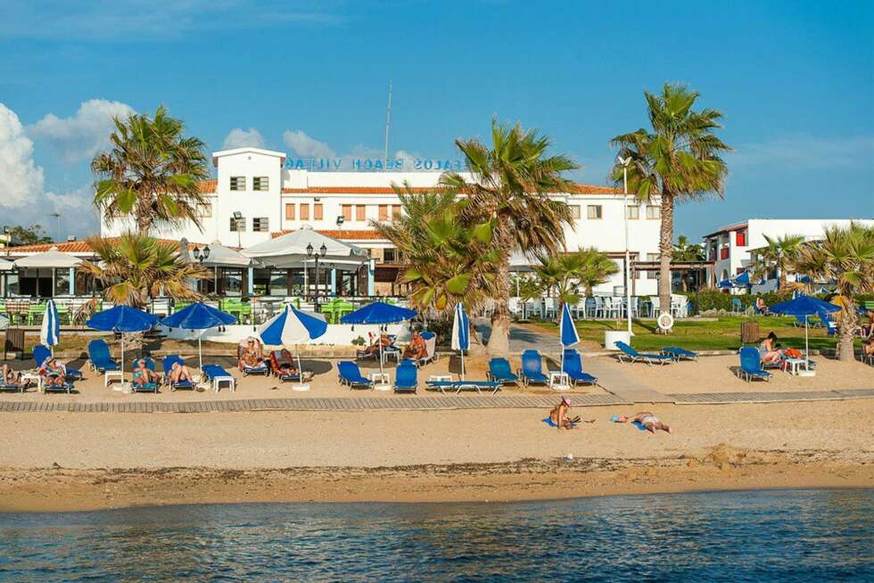 KYPROS: Kefalos Beach Village har både strand, basseng og egen badebrygge. KYPROS: Kefalos Beach Village har både strand, basseng og egen badebrygge.