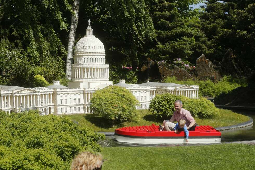 POPULÆRE KLOSSER: Siden åpningen i 1968 har Legoland i Danmark tatt imot over 50 millioner besøkende. I dag finnes det seks forskjellige Legoland verden over. POPULÆRE KLOSSER: Siden åpningen i 1968 har Legoland i Danmark tatt imot over 50 millioner besøkende. I dag finnes det seks forskjellige Legoland verden over.
