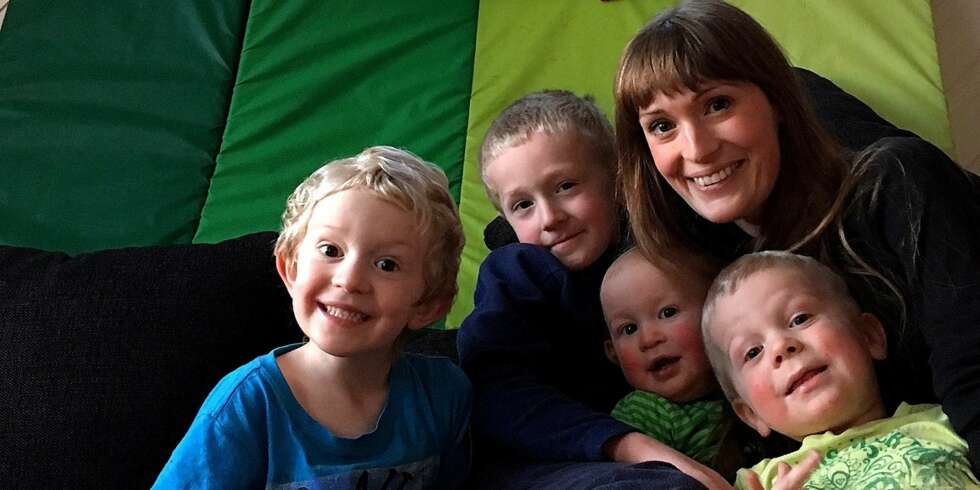 DRØMMEJOBBEN: Finner jeg den ute eller hjemme, grubler firebarnsmamma Elin Beate Johannessen. DRØMMEJOBBEN: Finner jeg den ute eller hjemme, grubler firebarnsmamma Elin Beate Johannessen.