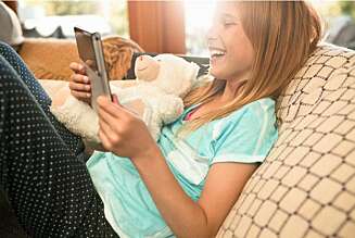 FOR HELE FAMILIEN: Filmer, bøker eller apper. Et lesebrett kan by på mange timers moro for hele familien. FOR HELE FAMILIEN: Filmer, bøker eller apper. Et lesebrett kan by på mange timers moro for hele familien.