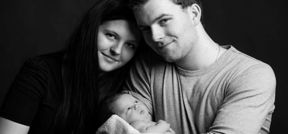 FAMILIE PÅ TRE: Endelig hadde Adelen kommet til verden. Mamma Camilla og pappa Sondre er så stolte. FAMILIE PÅ TRE: Endelig hadde Adelen kommet til verden. Mamma Camilla og pappa Sondre er så stolte.