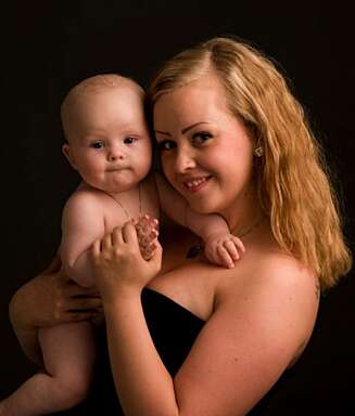 TRENE SAMMEN: Mamma Kathinka Breang har tenkt å bruke joggevognen i skog og mark, slik at sønnen Nicholas får oppleve naturen mens mamma får trent. TRENE SAMMEN: Mamma Kathinka Breang har tenkt å bruke joggevognen i skog og mark, slik at sønnen Nicholas får oppleve naturen mens mamma får trent.