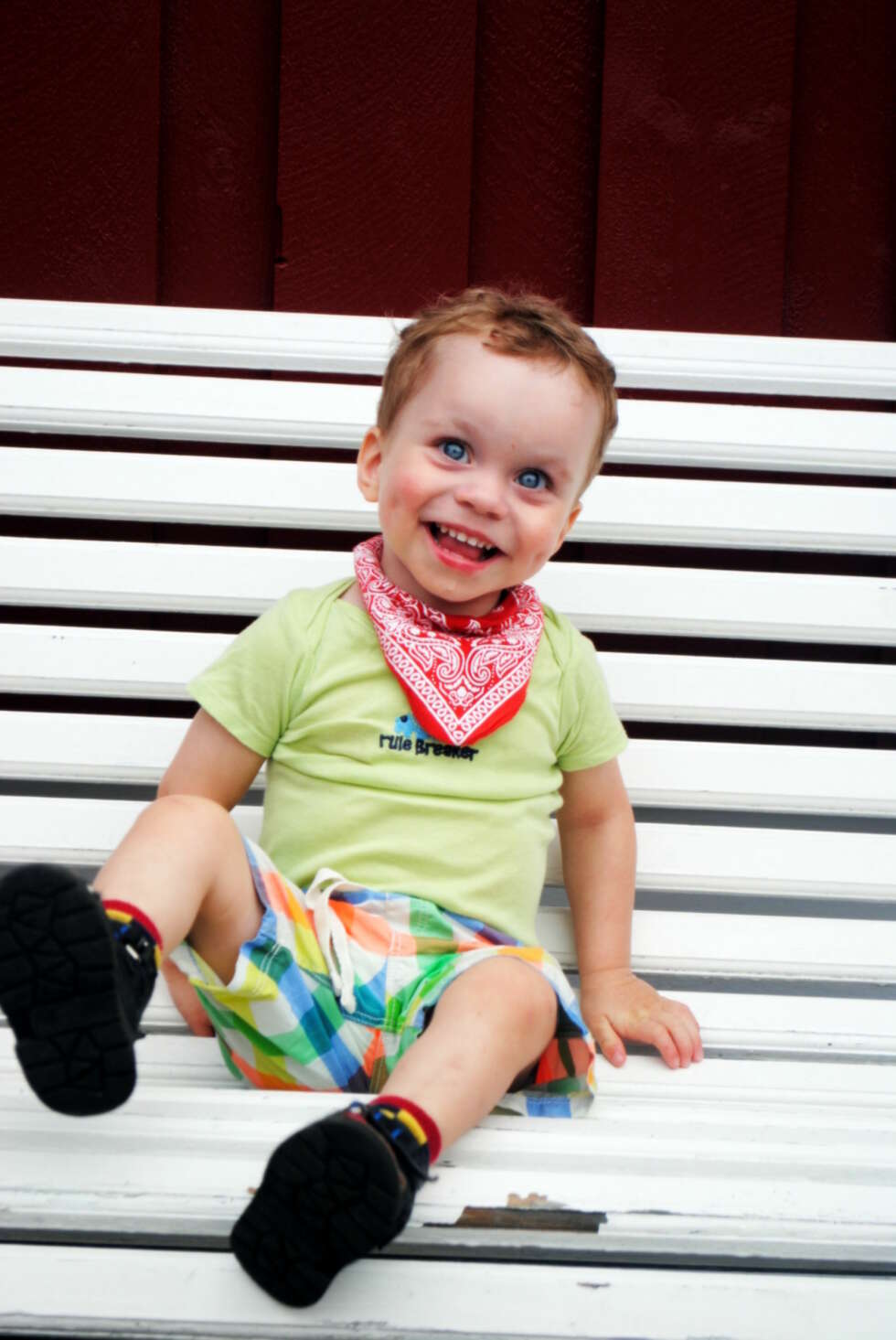 EN GLAD GUTT: Matthew Leander (2) har et komplisert sykdomsbilde med både epilepsi, astma, reflux og stiv muskulatur. I høst og vinter kan han glede seg til å leke innendørs med sine nye myke leker. EN GLAD GUTT: Matthew Leander (2) har et komplisert sykdomsbilde med både epilepsi, astma, reflux og stiv muskulatur. I høst og vinter kan han glede seg til å leke innendørs med sine nye myke leker.