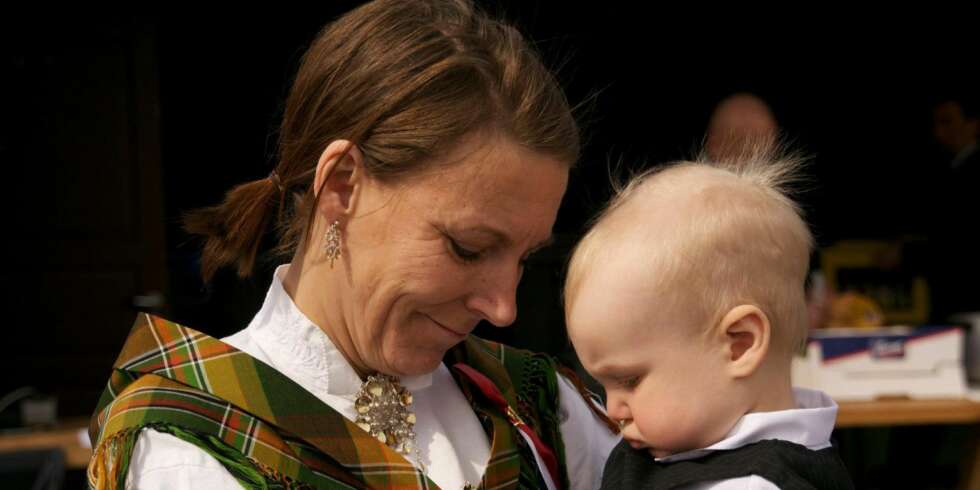 VIL HJELPE ANDRE: Monica Helga har selv opplevd å miste alt. Nå vil hun hjelpe andre barnefamilier som trenger en utstrakt hånd. Her sammen med barnebarnet Liam. VIL HJELPE ANDRE: Monica Helga har selv opplevd å miste alt. Nå vil hun hjelpe andre barnefamilier som trenger en utstrakt hånd. Her sammen med barnebarnet Liam.