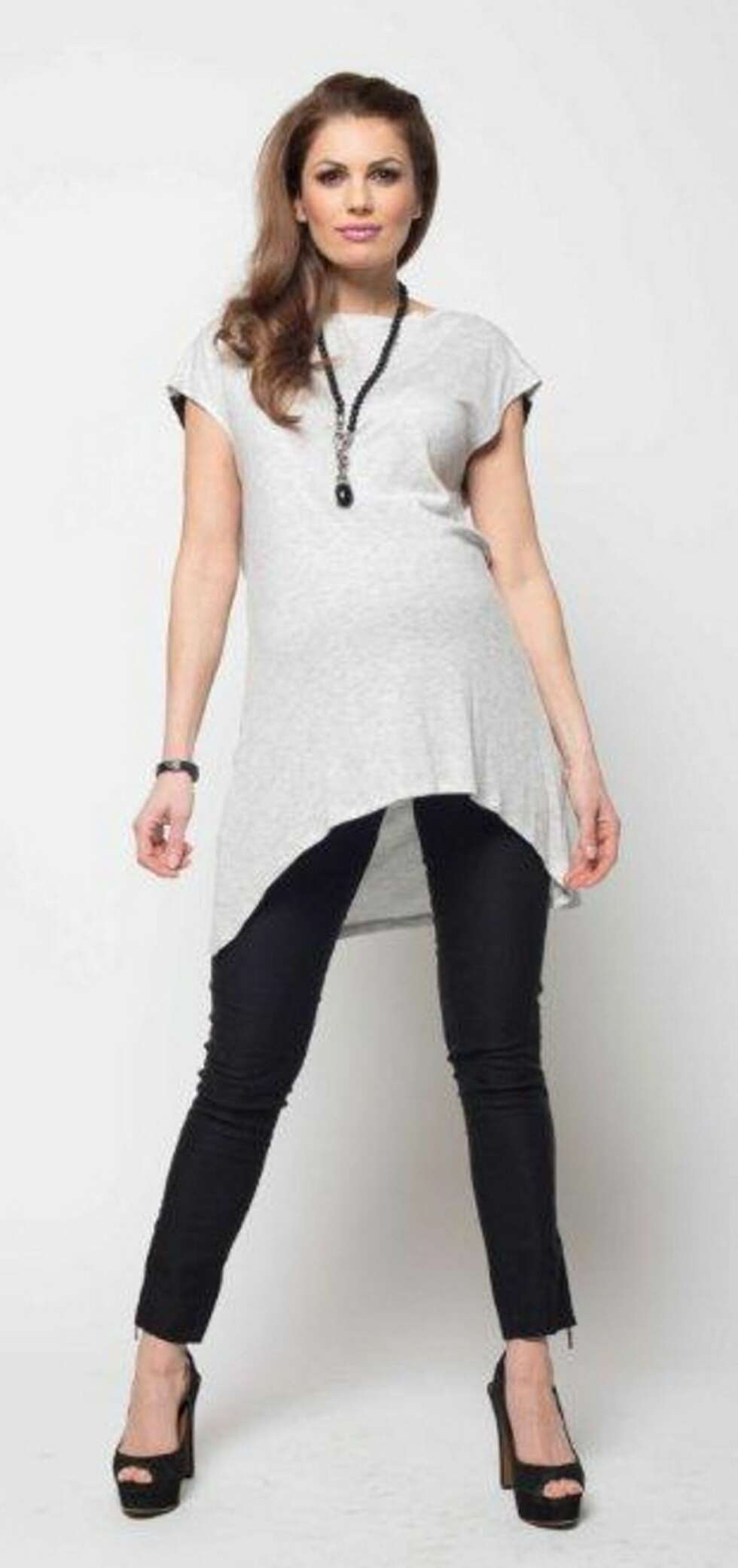 MAMMAKLÆR: Kjøp gjerne klær som ikke er spesielt beregnet på gravide. Velg klær med empireliv, altså liv plassert under bysten, eller som er spesielt løse i volumet. Jagger tunic 559 kr. og skinny pant 499 kr. fra happymum. MAMMAKLÆR: Kjøp gjerne klær som ikke er spesielt beregnet på gravide. Velg klær med empireliv, altså liv plassert under bysten, eller som er spesielt løse i volumet. Jagger tunic 559 kr. og skinny pant 499 kr. fra happymum.