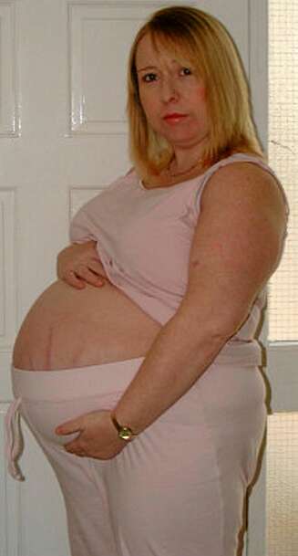 SURROGATMOR: Carol har kontakt med alle surrogatbarna, og hun sier det nesten er som å ha mange nevør og nieser som du er kjempeglad i. SURROGATMOR: Carol har kontakt med alle surrogatbarna, og hun sier det nesten er som å ha mange nevør og nieser som du er kjempeglad i.