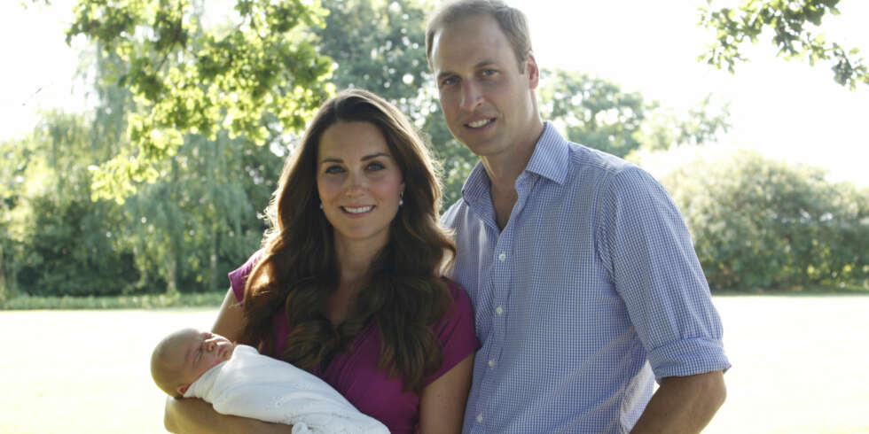 DEN BRITISKE KONGEFAMILIEN: Kate og William reiste fra 7 måneder gamle George på ferie til Maldivene. FOTO: Stellapictures DEN BRITISKE KONGEFAMILIEN: Kate og William reiste fra 7 måneder gamle George på ferie til Maldivene. FOTO: Stellapictures
