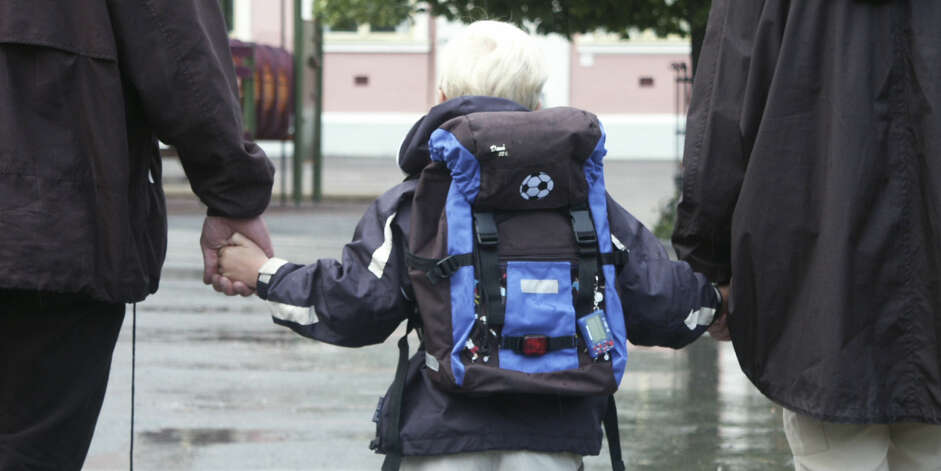 RETT PÅ FRI FØRSTE SKOLEDAG: Dersom du vil følge barnet ditt til sin aller første skoledag, bør du sjekke opp hvilke rettigheter du har i god tid før dagen. Foto: FOTO: Colourbox RETT PÅ FRI FØRSTE SKOLEDAG: Dersom du vil følge barnet ditt til sin aller første skoledag, bør du sjekke opp hvilke rettigheter du har i god tid før dagen. Foto: FOTO: Colourbox