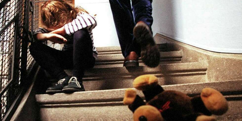 SVÆRT FÅ: Det er faktisk ganske unvanelig at naboer og venner kontakter barnevernet når de er bekymret for et barn. SVÆRT FÅ: Det er faktisk ganske unvanelig at naboer og venner kontakter barnevernet når de er bekymret for et barn.