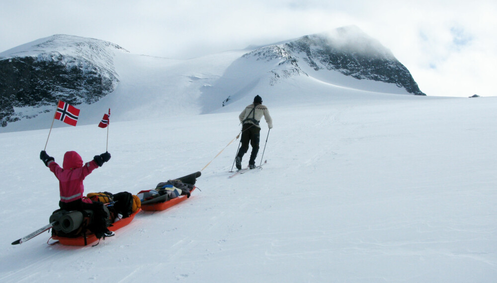 PÅ VEI MOT TOPPEN: Du trenger ikke sette igjen ungene hos barnevakten hvis du vil bestige fjell. PÅ VEI MOT TOPPEN: Du trenger ikke sette igjen ungene hos barnevakten hvis du vil bestige fjell.