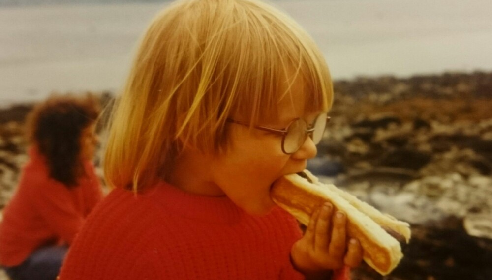 NAM: Pølser var favoritten, og kunne spises i alle varianter. Best av alt var det med pølser grillet på bål i fjæra. NAM: Pølser var favoritten, og kunne spises i alle varianter. Best av alt var det med pølser grillet på bål i fjæra.