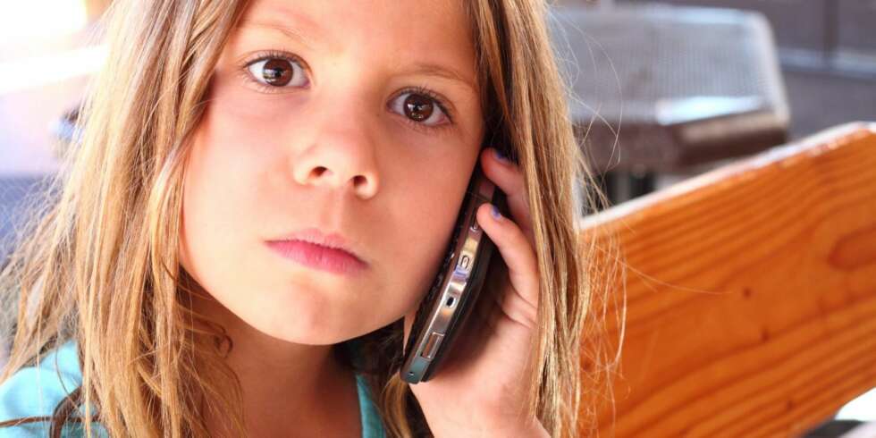 SJALUSI: Sier du til barnet jeg skjønner at du ikke er enig i at du ikke kan få en Iphone, men jeg synes du er for ung til å få en så dyr ting, så er det lettere for barnet å akspetere et nei. SJALUSI: Sier du til barnet jeg skjønner at du ikke er enig i at du ikke kan få en Iphone, men jeg synes du er for ung til å få en så dyr ting, så er det lettere for barnet å akspetere et nei.