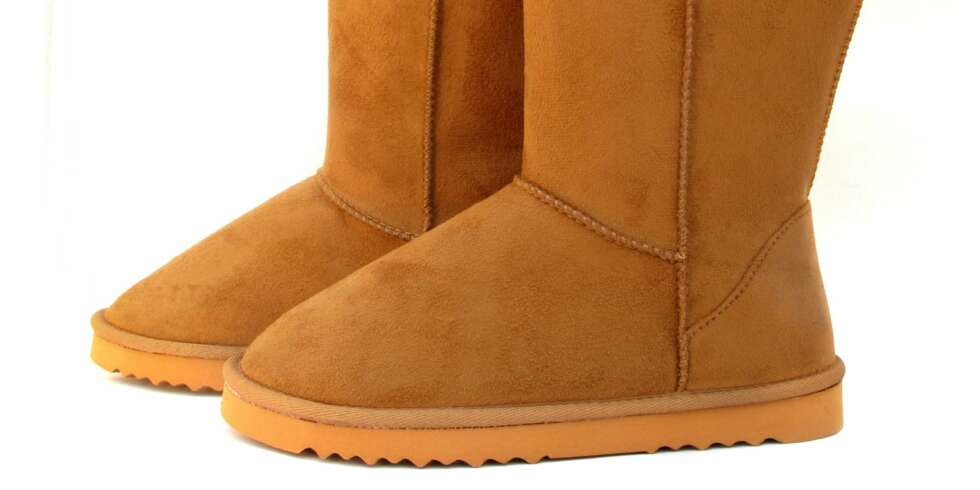 BARN OG SJALUSI: Prøv å vise litt forståelse før du kommer med avvisningen. Du kan si: "Jeg skjønner at du har lyst på Uggs. Det er sikkert kjedelig å se på at vennene dine har så fine ting uten at du får det. BARN OG SJALUSI: Prøv å vise litt forståelse før du kommer med avvisningen. Du kan si: "Jeg skjønner at du har lyst på Uggs. Det er sikkert kjedelig å se på at vennene dine har så fine ting uten at du får det.