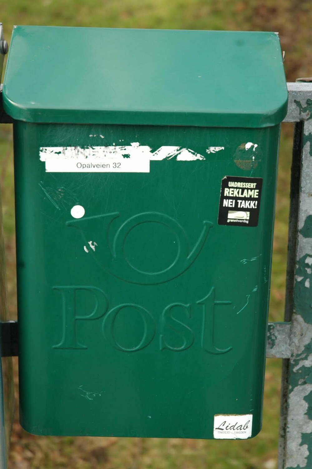 FØR: Slik så den slitne postkasse til Anette Ungar ut før fornyelsen. FØR: Slik så den slitne postkasse til Anette Ungar ut før fornyelsen.