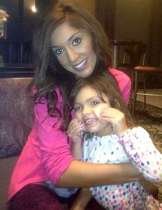 MTVs «Teen mom»-stjerne Farrah Abraham fikk massiv kritikk da hun innrømmet at hun vokset øynebrynene på datteren Sophia (3). MTVs «Teen mom»-stjerne Farrah Abraham fikk massiv kritikk da hun innrømmet at hun vokset øynebrynene på datteren Sophia (3).