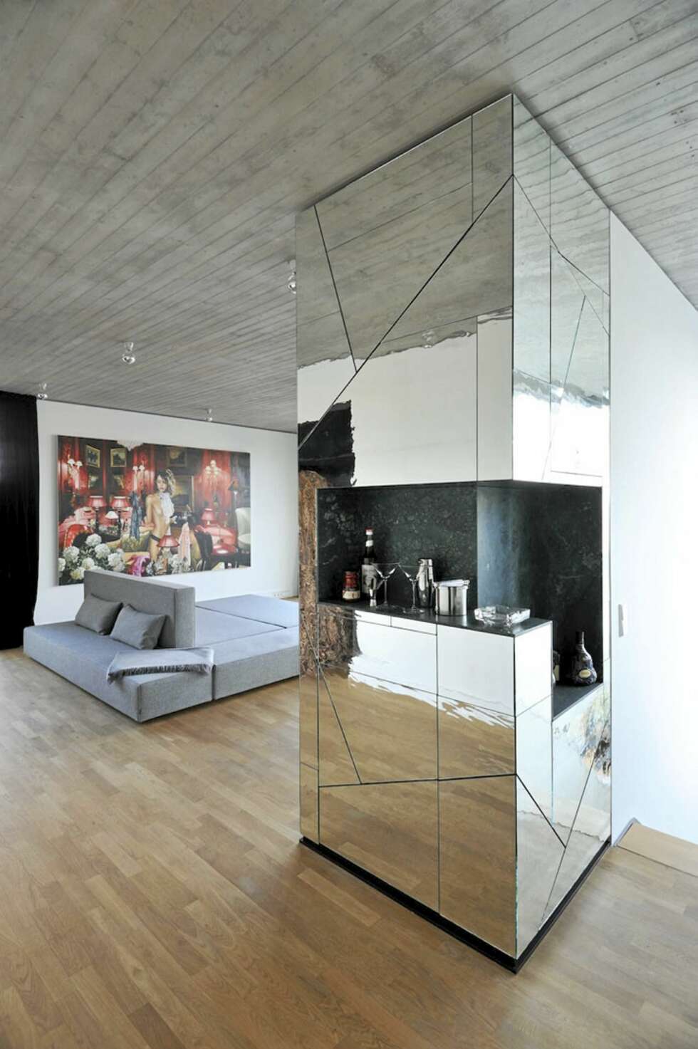 NATTKLUBB: Glamorøse nattklubber fra det glade 1970-tall var en inspirasjon når leiligheten skulle innredes. NATTKLUBB: Glamorøse nattklubber fra det glade 1970-tall var en inspirasjon når leiligheten skulle innredes.
