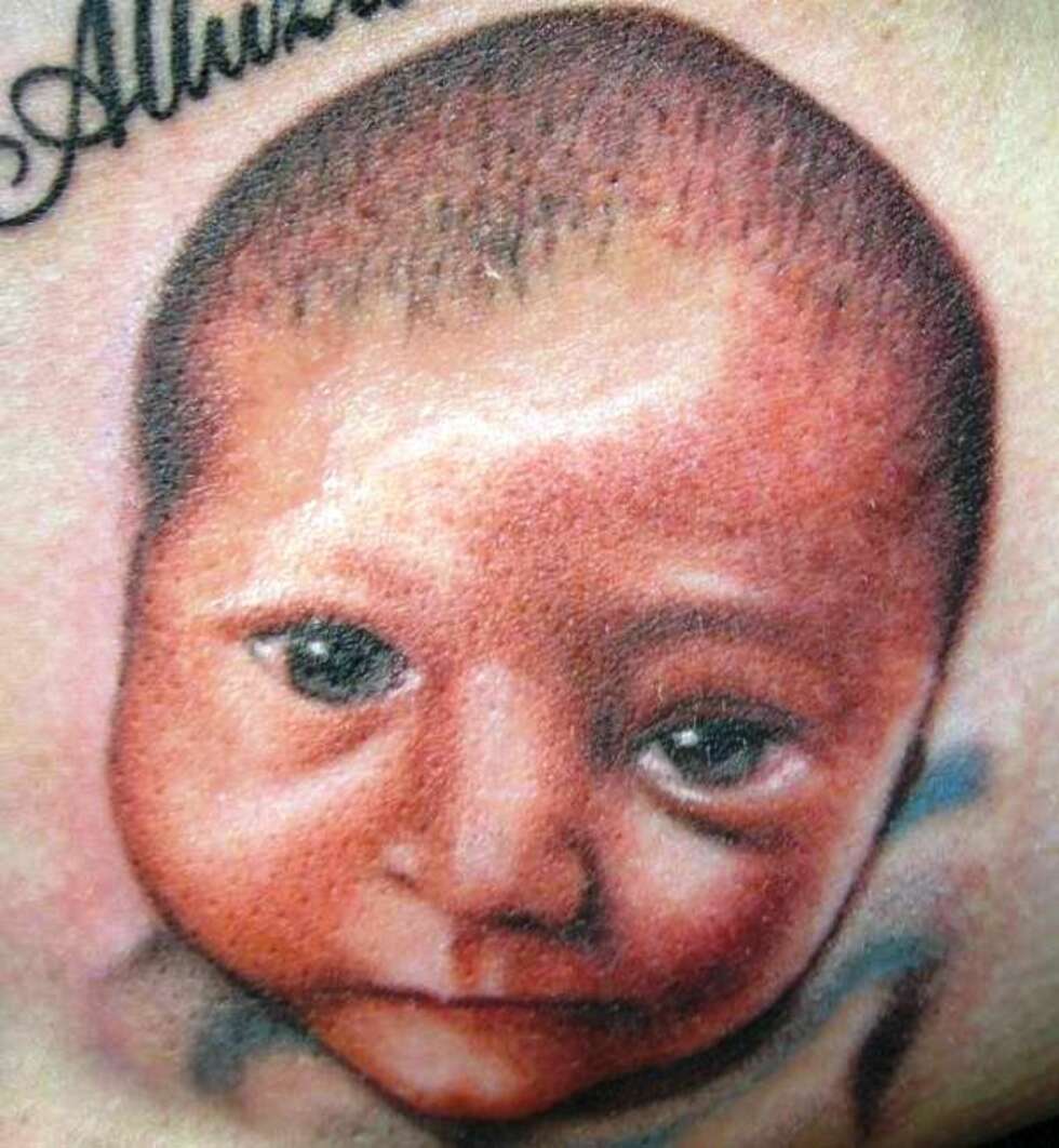 SOM ET MALERI: Den eneste i farger, i vår samling. Men også en meget sterk og vellykket tatovering, laget av Eric Hylland ved Primitive Soul Tattoo i Lakewood, Colorado, i USA. SOM ET MALERI: Den eneste i farger, i vår samling. Men også en meget sterk og vellykket tatovering, laget av Eric Hylland ved Primitive Soul Tattoo i Lakewood, Colorado, i USA.