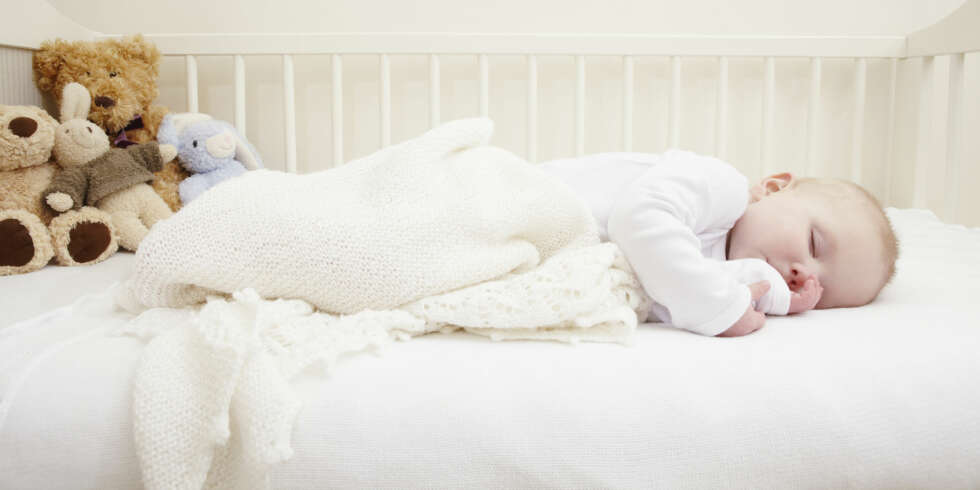 MADRASS TIL BABY: Madrass i babyseng skal ikke være for bløt, for spedbarn skal ikke ha for myke madrasser. MADRASS TIL BABY: Madrass i babyseng skal ikke være for bløt, for spedbarn skal ikke ha for myke madrasser.