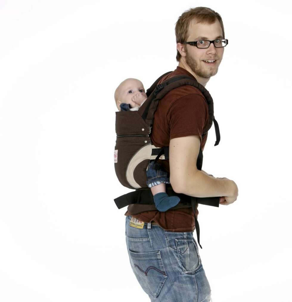 HVORDAN BÆRE BABYEN: En formsydd Manduca sitter godt på ryggen. HVORDAN BÆRE BABYEN: En formsydd Manduca sitter godt på ryggen.