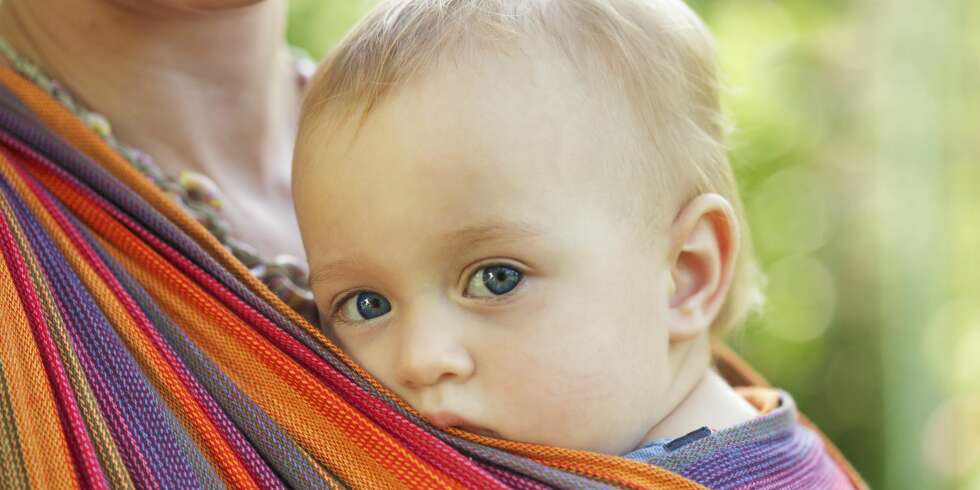 HVORDAN VELGE BÆRESJAL: Hvilken bæreslynge skal babyen ha? Hvordan knytes bæresjalet? Og skal babysjalet byttes ut jo eldre babyen blir? HVORDAN VELGE BÆRESJAL: Hvilken bæreslynge skal babyen ha? Hvordan knytes bæresjalet? Og skal babysjalet byttes ut jo eldre babyen blir?