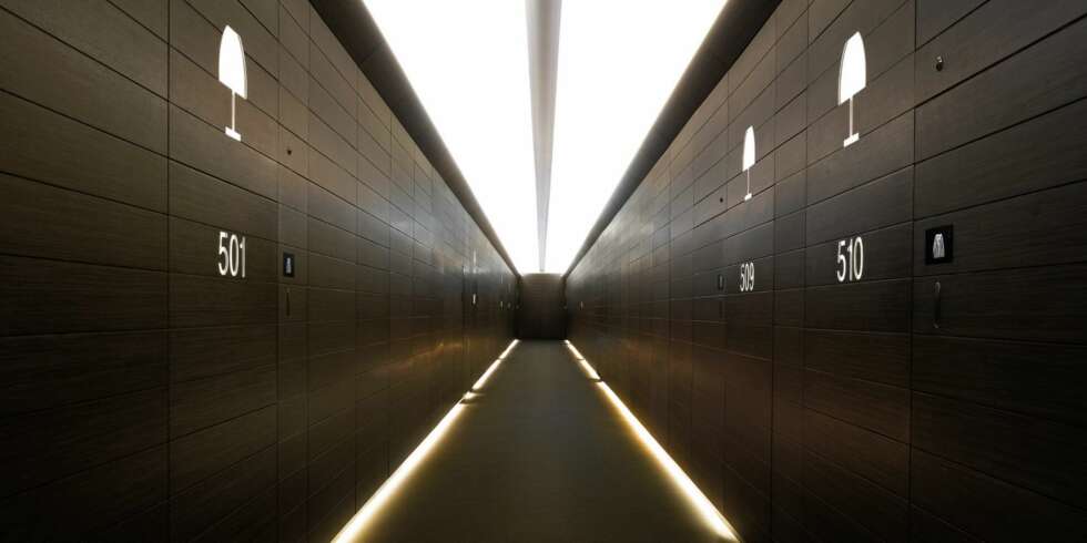 ITALIENSK DESIGN: Armani Hotel Dubai ligger i verdens høyeste bygning Burj Khalifa. Her har kleskongen fått lov til å utfolde seg. ITALIENSK DESIGN: Armani Hotel Dubai ligger i verdens høyeste bygning Burj Khalifa. Her har kleskongen fått lov til å utfolde seg.