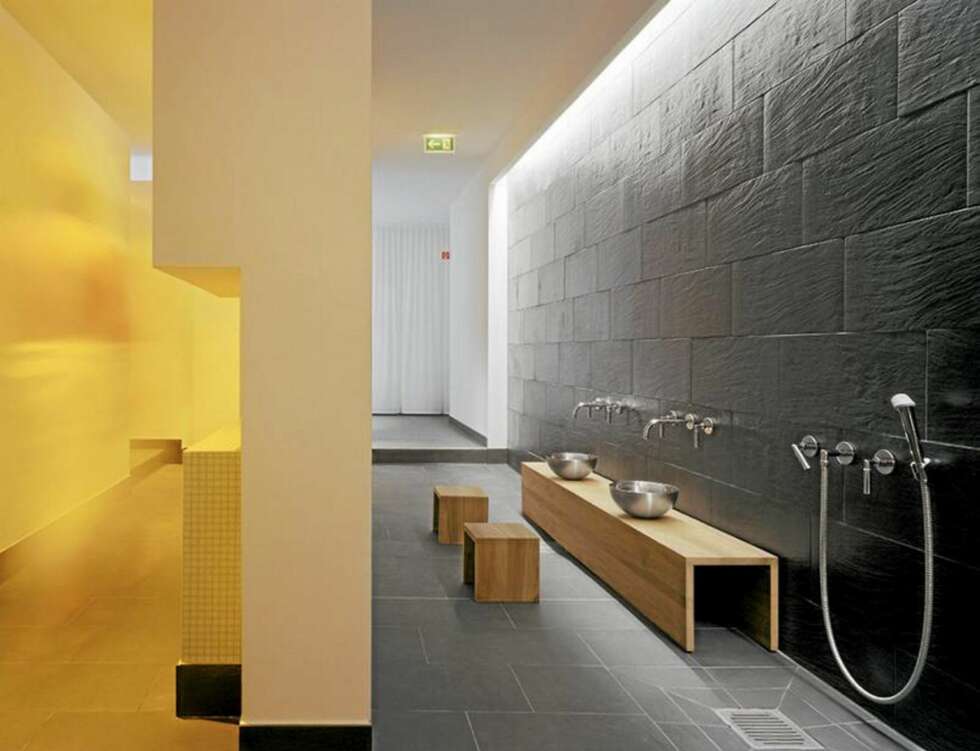 HELT SPA: Hotellets underjordiske spa har et japansk vaskerom, finsk sauna, tyrkisk bad og et oppvarmet sandrom-lounge. HELT SPA: Hotellets underjordiske spa har et japansk vaskerom, finsk sauna, tyrkisk bad og et oppvarmet sandrom-lounge.