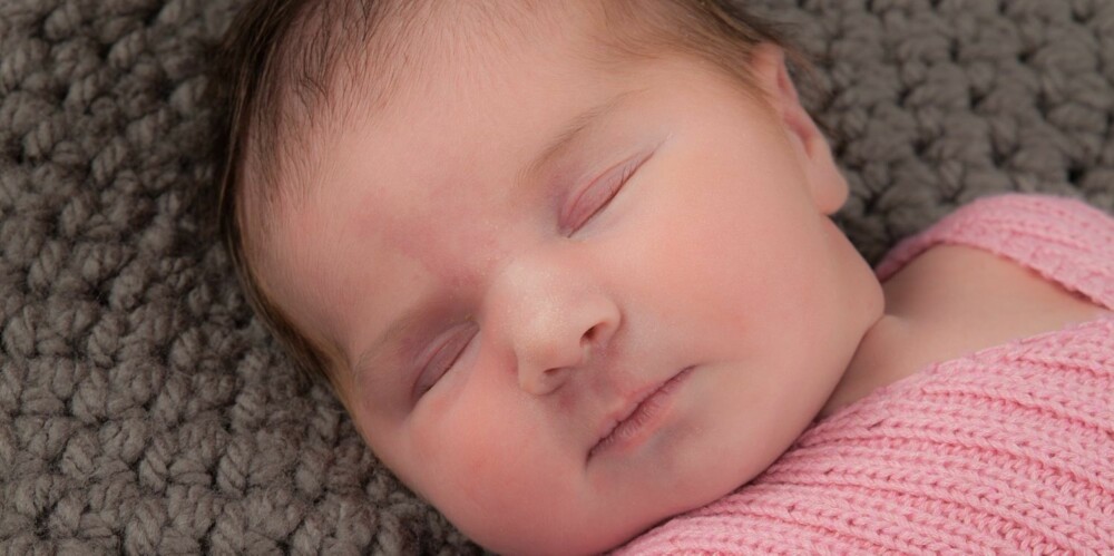 SLIK TAR DU BABYBILDER: Riktig fargevalg på bakgrunn og klær skaper en rolig og fin balanse i bildet. SLIK TAR DU BABYBILDER: Riktig fargevalg på bakgrunn og klær skaper en rolig og fin balanse i bildet.