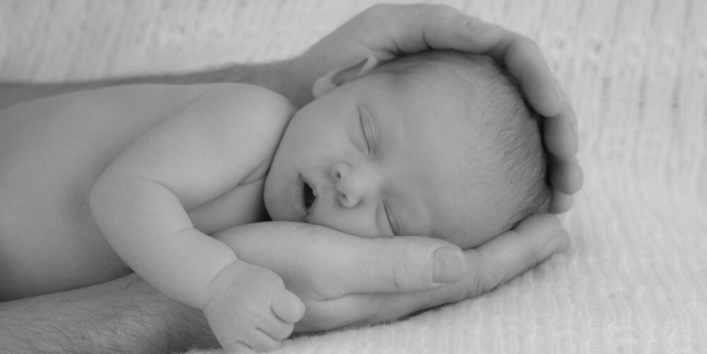 SLIK TAR DU BABYBILDER: Personlige detaljer som pappas hender er alltid fint. SLIK TAR DU BABYBILDER: Personlige detaljer som pappas hender er alltid fint.