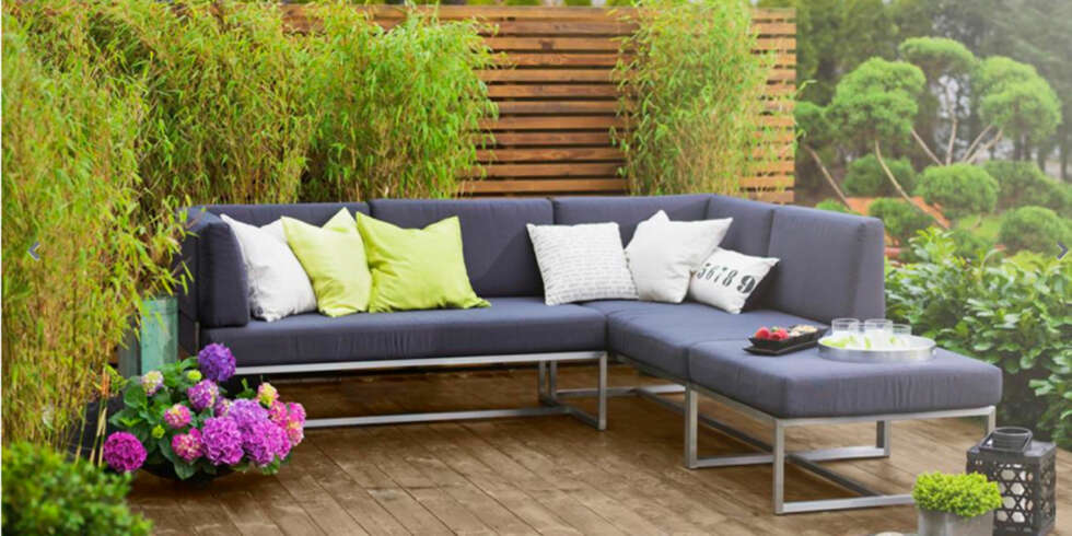 LIVING: Denne modulsofaen fra Living passer like fint i hagen som på den urbane takterassen. Sofa modul koster 3995 kroner. Puffen koster 1995 kroner. LIVING: Denne modulsofaen fra Living passer like fint i hagen som på den urbane takterassen. Sofa modul koster 3995 kroner. Puffen koster 1995 kroner.