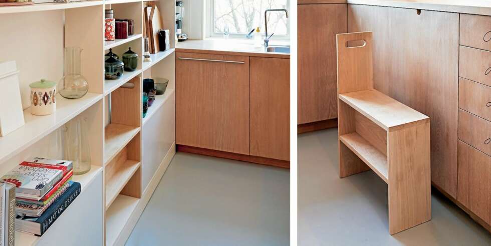 SMART KRAKK: For å nå opp til de øverste hyllene har Søren snekret
en krakk som passer perfekt til ett av vegghyllens åpne kamre, og
således ikke opptar unødig plass. SMART KRAKK: For å nå opp til de øverste hyllene har Søren snekret
en krakk som passer perfekt til ett av vegghyllens åpne kamre, og
således ikke opptar unødig plass.