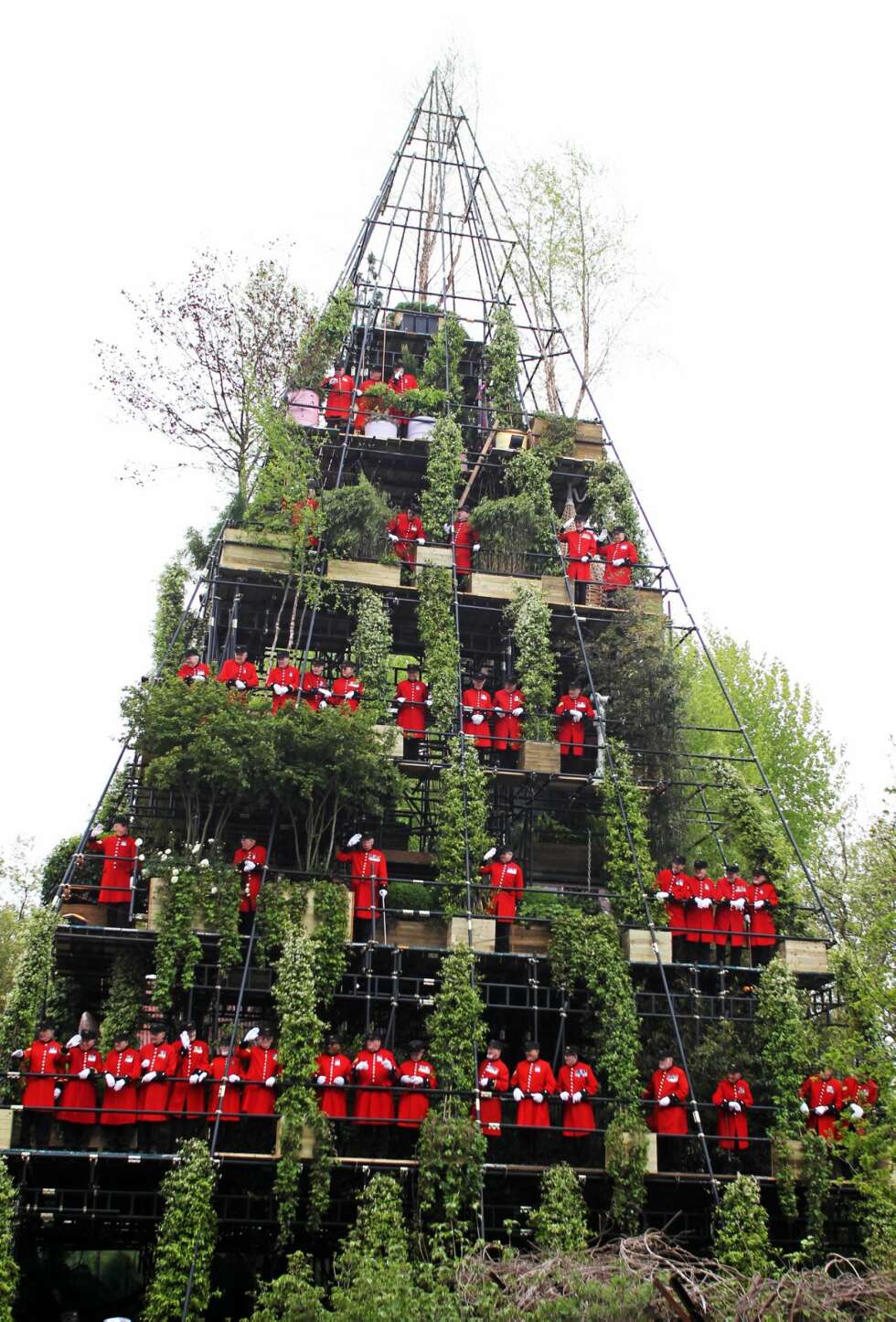 JA, DETTE ER EN HAGE: Westland Magical Garden Tower utforsker grensene for hva en hage kan være. JA, DETTE ER EN HAGE: Westland Magical Garden Tower utforsker grensene for hva en hage kan være.