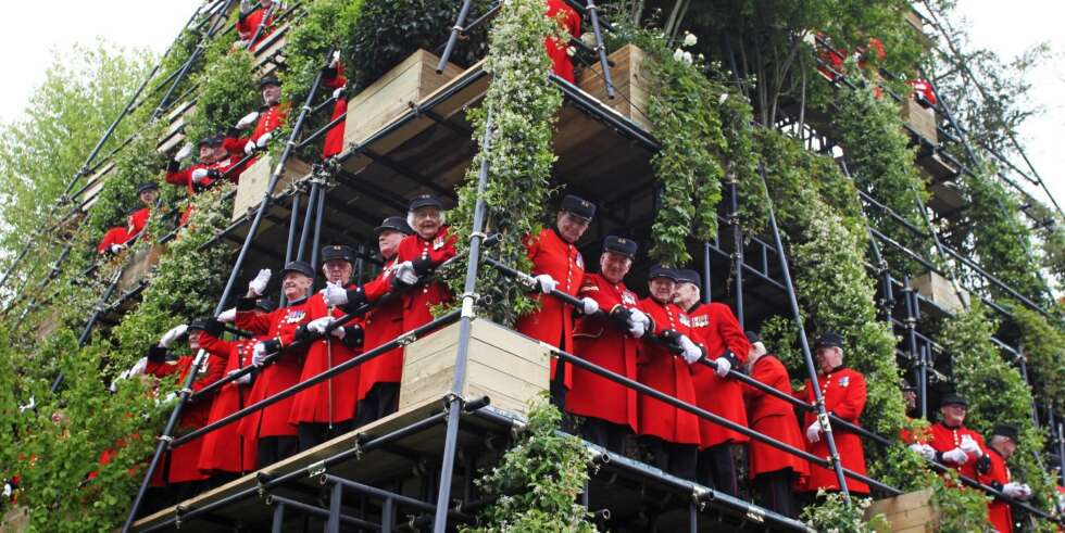 MEST KREATIV: Prisen for den mest kreative hagen gikk til Westland Magical Garden, en syvetasjes pyramide, for anledningen befolket av pensjonister i uniform. MEST KREATIV: Prisen for den mest kreative hagen gikk til Westland Magical Garden, en syvetasjes pyramide, for anledningen befolket av pensjonister i uniform.