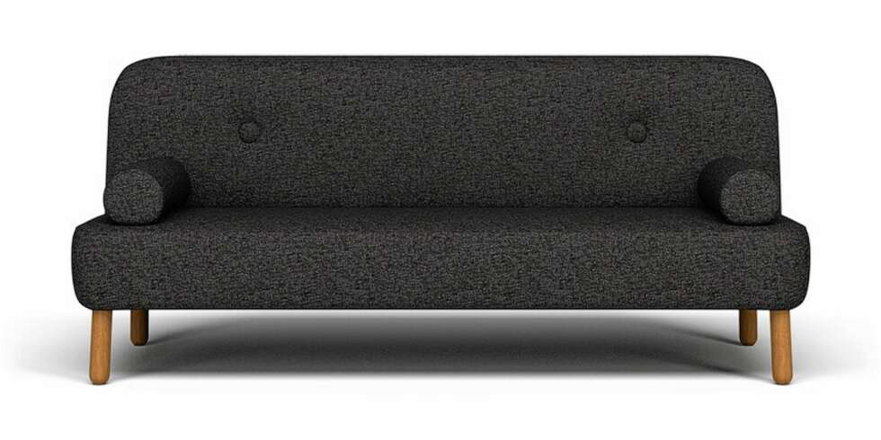 NOSTALGISK. Sofa Vita med plass til tre fra bolia.com, kr 9499. NOSTALGISK. Sofa Vita med plass til tre fra bolia.com, kr 9499.