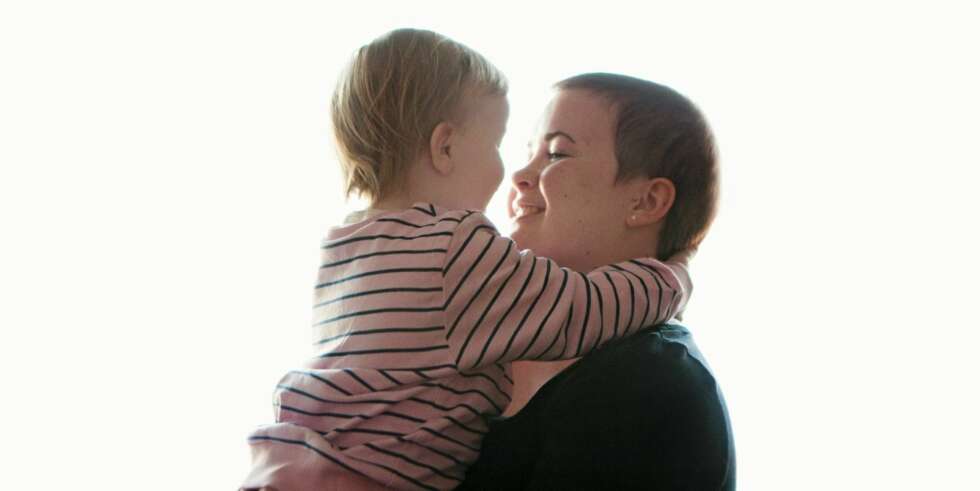 GRYENDE STORESØSTER: For Kristina har lille Lillian Nathalie vært god å ha i løpet av svangerskapets tyngre stunder. GRYENDE STORESØSTER: For Kristina har lille Lillian Nathalie vært god å ha i løpet av svangerskapets tyngre stunder.