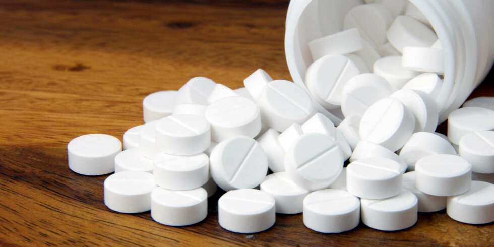 SMERTESTILLENDE: Smertestillende som inneholder paracetamol, som Paracet og Pinex, er å foretrekke hvis du må ta smertestillende mens du ammer. SMERTESTILLENDE: Smertestillende som inneholder paracetamol, som Paracet og Pinex, er å foretrekke hvis du må ta smertestillende mens du ammer.