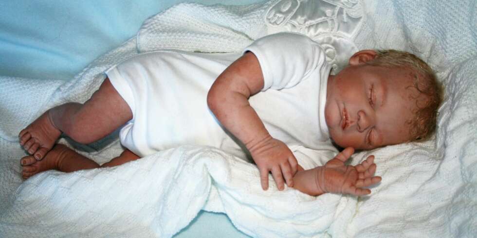 REBORN-DUKKER: I USA og Storbritannina er det mange som lager og sleger dukker som ser ut som odentlige babyer. Reborn-miljøet i Norge er lite, men denne dukken Marius er laget av norske Vigdis Asheim. REBORN-DUKKER: I USA og Storbritannina er det mange som lager og sleger dukker som ser ut som odentlige babyer. Reborn-miljøet i Norge er lite, men denne dukken Marius er laget av norske Vigdis Asheim.