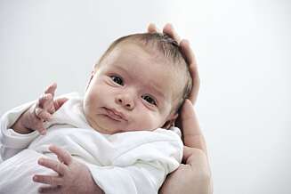 TAR PLASS: Babyen er liten, men tar mye plass. Egne behov må settes til side, minner helsesøster Aandreaa om. TAR PLASS: Babyen er liten, men tar mye plass. Egne behov må settes til side, minner helsesøster Aandreaa om.