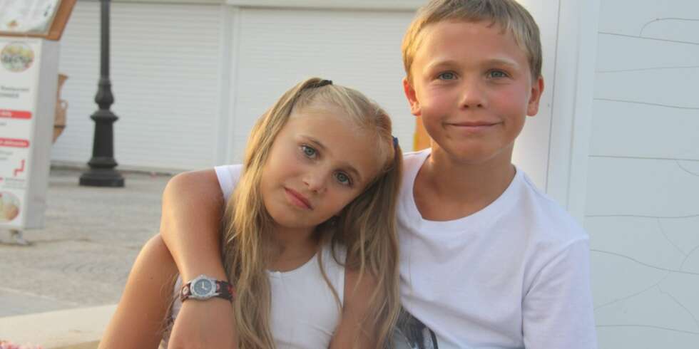 HVER SIN DIAGNOSE: Melissa (8) og Oliver (11) har hver sin diagnose. Dette har ført til at familien nå lever et litt annet liv enn andre familier. HVER SIN DIAGNOSE: Melissa (8) og Oliver (11) har hver sin diagnose. Dette har ført til at familien nå lever et litt annet liv enn andre familier.