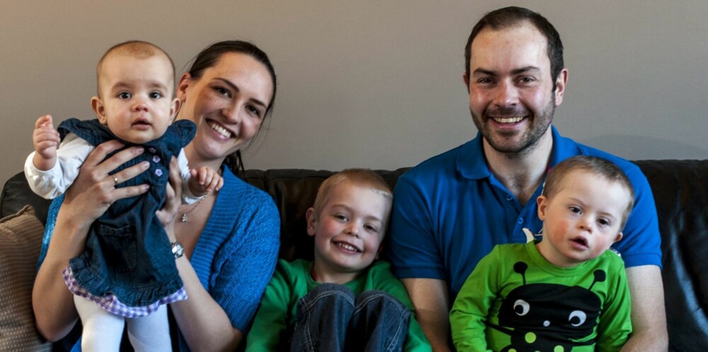 TRAVEL FAMILIE: Mamma og pappa Østbøll ble anbefalt å få et nytt barn ganske raskt etter at de fikk Lauritz. Ikke minst av hensyn til storebror Oliver, slik at han skulle få et søsken å dele utfordringene med . På bildet er Lilly 10 måneder. TRAVEL FAMILIE: Mamma og pappa Østbøll ble anbefalt å få et nytt barn ganske raskt etter at de fikk Lauritz. Ikke minst av hensyn til storebror Oliver, slik at han skulle få et søsken å dele utfordringene med . På bildet er Lilly 10 måneder.