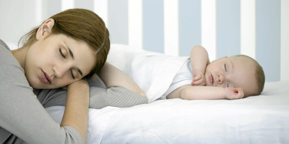 SOVER: Det kan være lurt å lære barnet å sovne i sin egen seng. SOVER: Det kan være lurt å lære barnet å sovne i sin egen seng.