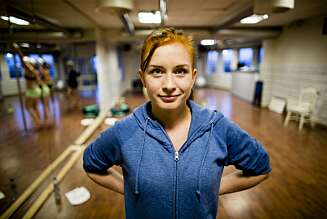 STOR PÅGANG: Eier og instruktør Mia Meland sier studioet har stor pågang av mødre som ønsker å ha med barna på trening. STOR PÅGANG: Eier og instruktør Mia Meland sier studioet har stor pågang av mødre som ønsker å ha med barna på trening.