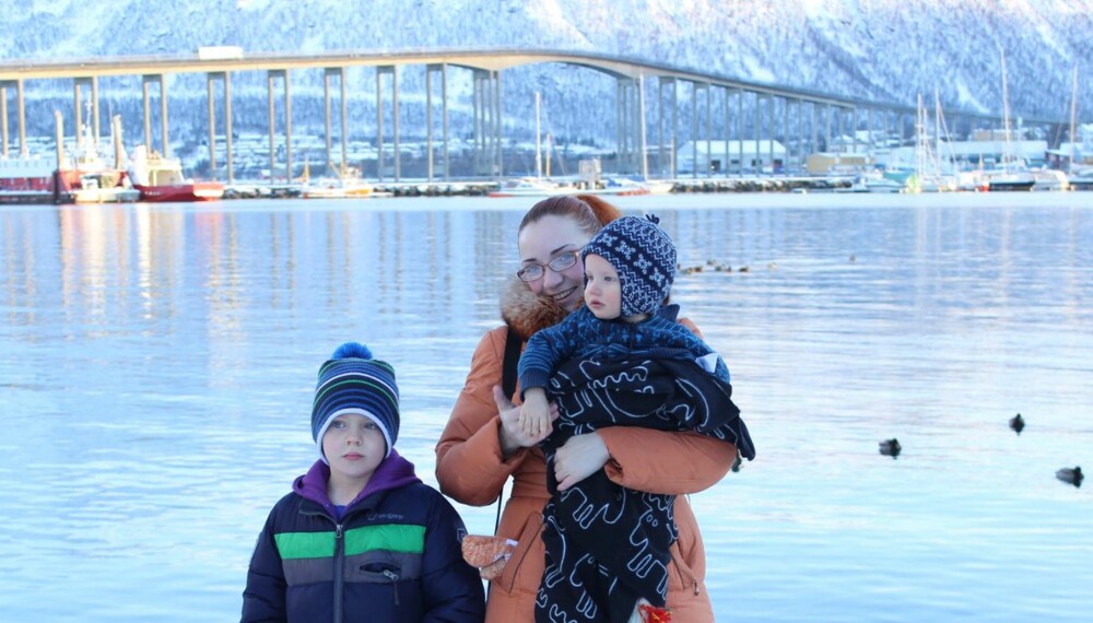 AU PAIR I NORD: Maria fra Moldova stortrives som au pair for Ole Martin (8), Nils Jonas (2) og søsknene deres i Kautokeino. AU PAIR I NORD: Maria fra Moldova stortrives som au pair for Ole Martin (8), Nils Jonas (2) og søsknene deres i Kautokeino.