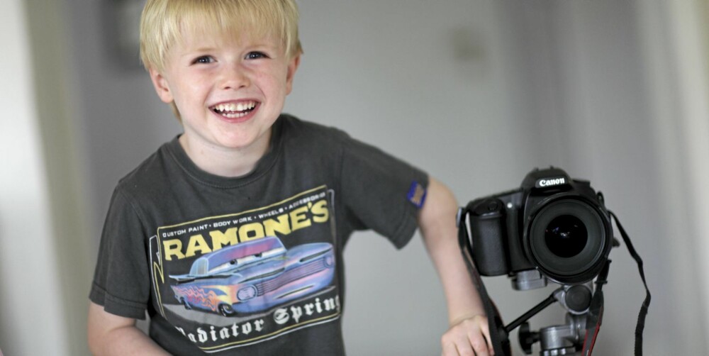 IVRIG FOTOGRAF: Ludvig har med seg kamera overalt og tar bilder fra et barneperspektiv. - Han tar bilder i helt andre situasjoner og vinkler enn oss, forteller mamma. IVRIG FOTOGRAF: Ludvig har med seg kamera overalt og tar bilder fra et barneperspektiv. - Han tar bilder i helt andre situasjoner og vinkler enn oss, forteller mamma.