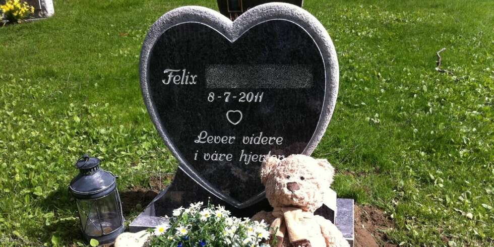 BABYENS GRAV: Lille Felix døde i mammas mage. I dag er mammaen hans en svært populær mammablogger. BABYENS GRAV: Lille Felix døde i mammas mage. I dag er mammaen hans en svært populær mammablogger.