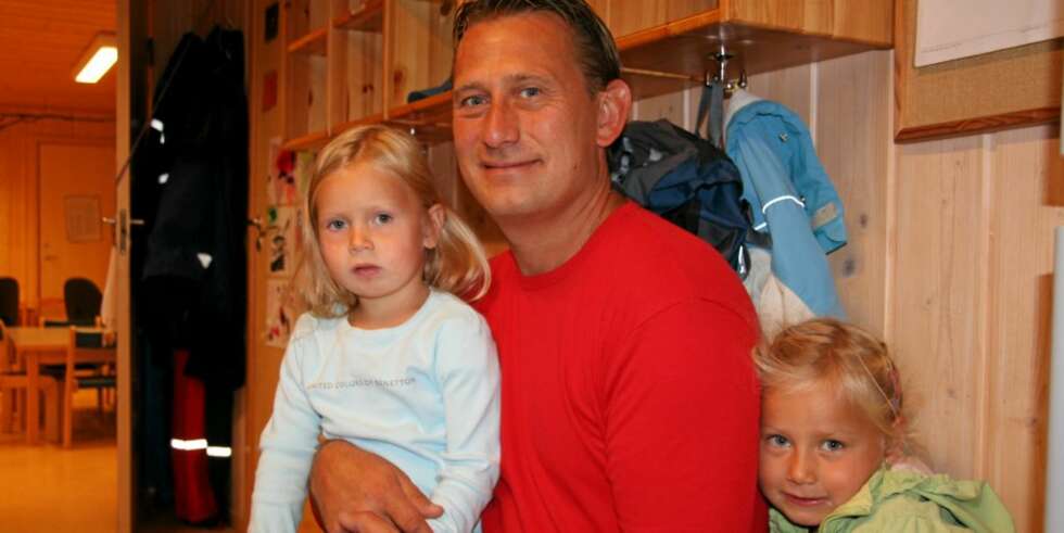 FORNØYD PAPPA: Finn Erik Kalnæs har heller aldri hørt om barn som er sagt opp i barnehagen. Han har barna Frida Celine (3) (t.v.) og Selma Emine (5) i Nesåsen barnehage i Lørenskog. FORNØYD PAPPA: Finn Erik Kalnæs har heller aldri hørt om barn som er sagt opp i barnehagen. Han har barna Frida Celine (3) (t.v.) og Selma Emine (5) i Nesåsen barnehage i Lørenskog.