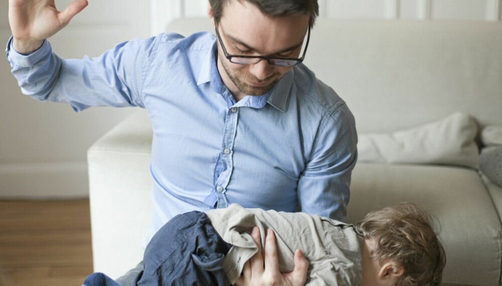 GAMMELDAGS DISIPLIN: I Norge er det ulovlig å slå barn. Men du kan få kjøpt bøker som oppfordrer til det i norske nettbokhandlere. GAMMELDAGS DISIPLIN: I Norge er det ulovlig å slå barn. Men du kan få kjøpt bøker som oppfordrer til det i norske nettbokhandlere.